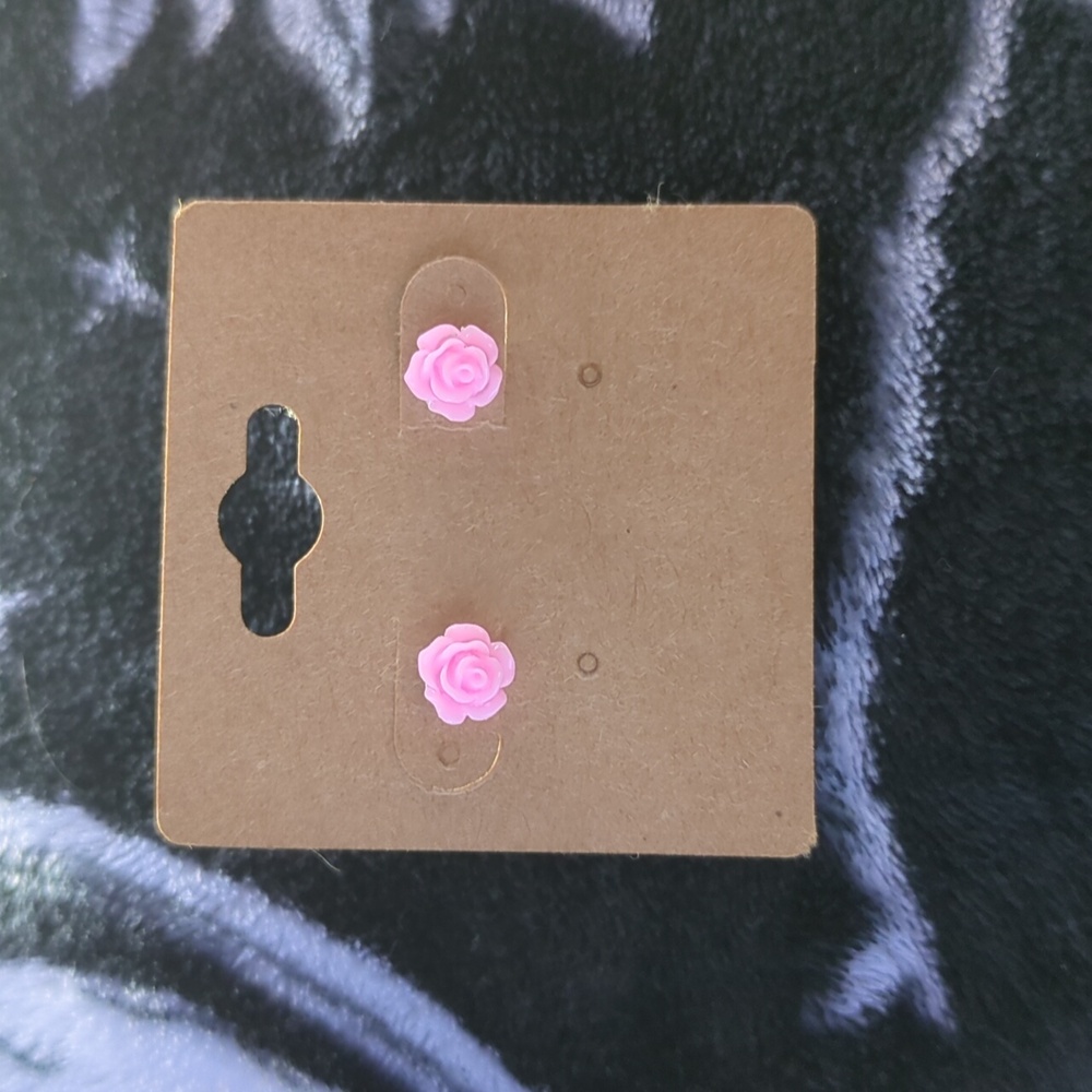 💜Pink rose stud earrings